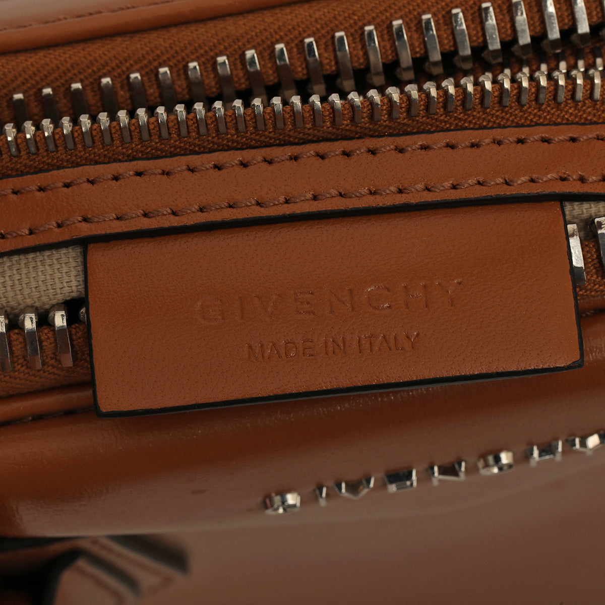 Givenchy Small Antigona Bag In Leather