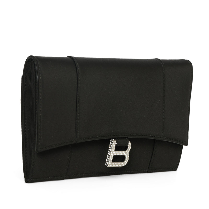 Women's Hourglass Flat Pouch With Flap in Black One Size