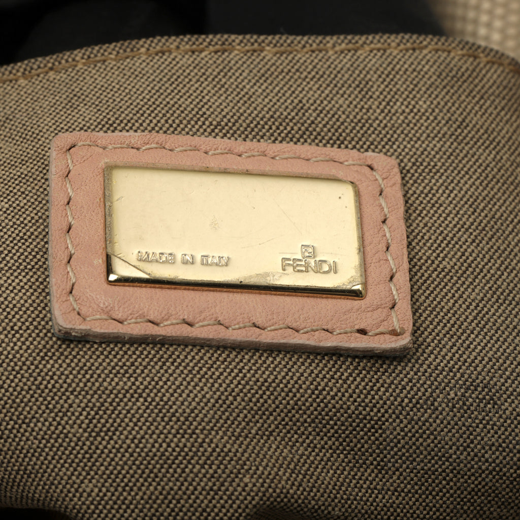 Fendi ベージュロゴバッグ Shop Pre-Owned Fendi Borsa Tape Shoulder Bag – Confidential Couture