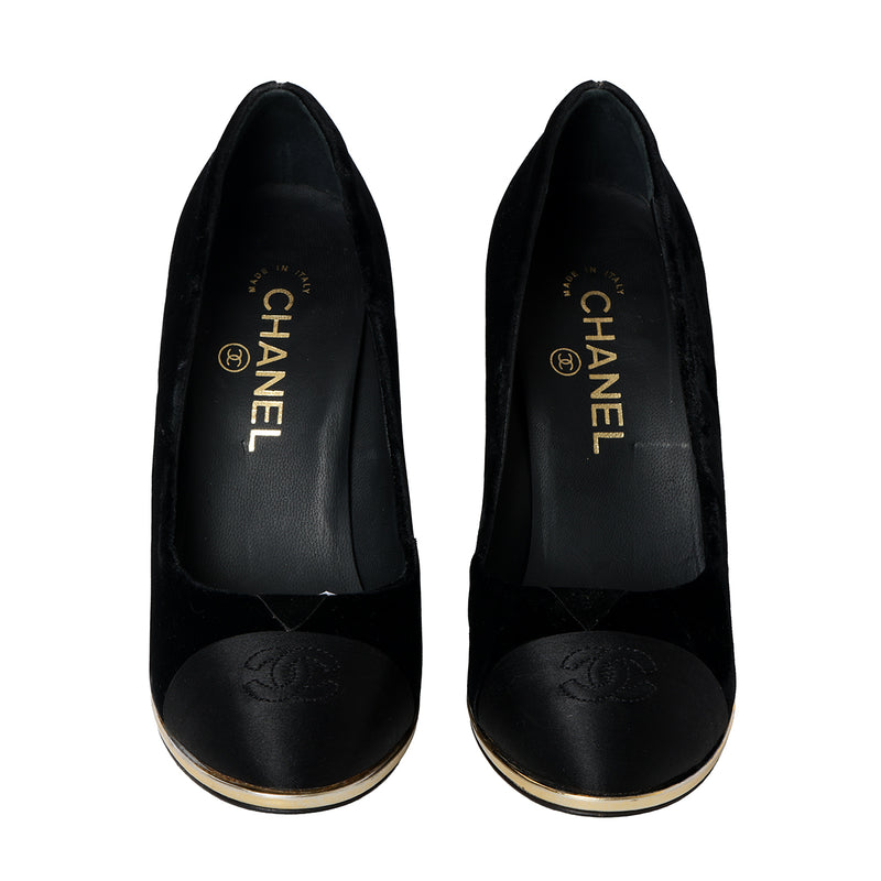 Women Chanel Black Interlocking CC Logo Velvet Pumps- EU-37.5