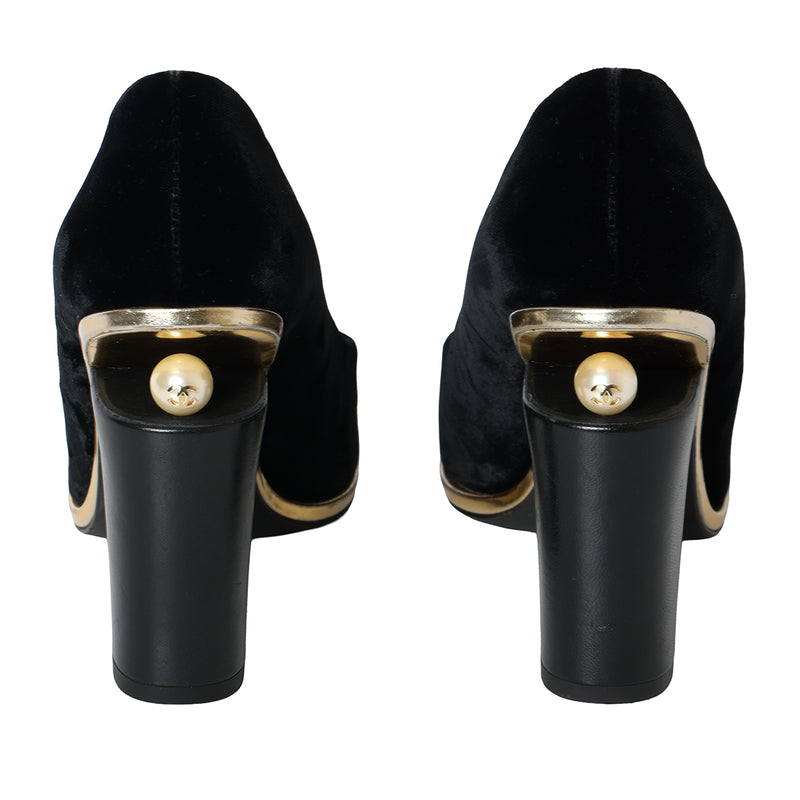 Women Chanel Black Interlocking Pumps