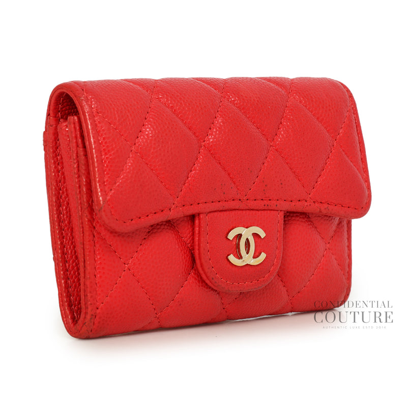 Classic Flap Card Holder In Red Quilted Caviar