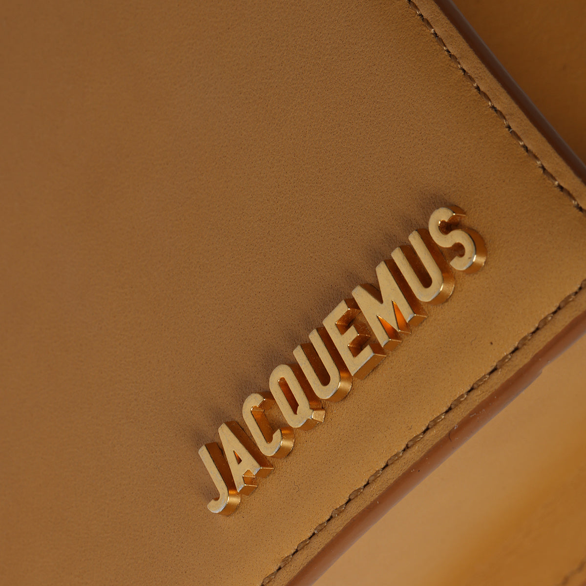 Le Chiquito Moyen Beige Crossbody Bag