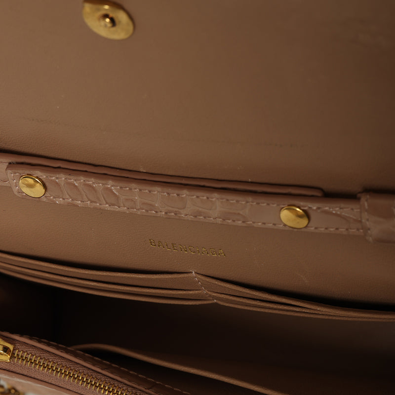 Nude Hourglass Croc-Embossed Wallet On Chain Bag