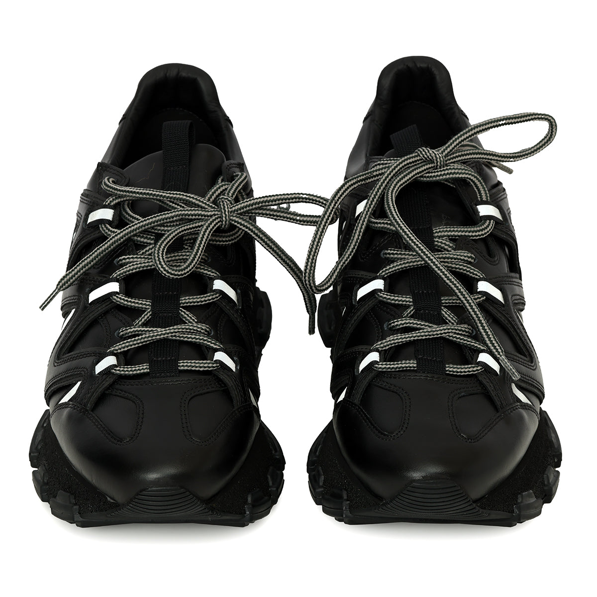 Black Sneaker Size :- 6