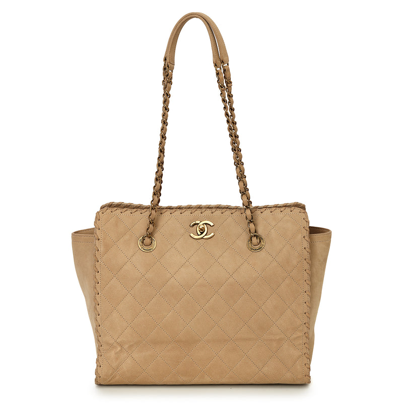 Pre loved chanel calfskin tote one size price