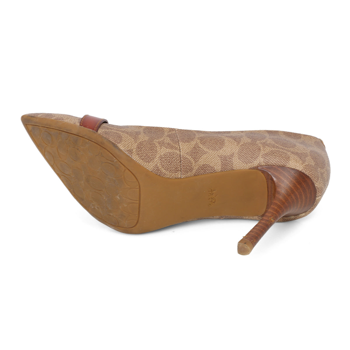 Signature C-Logo Canvas Pumps