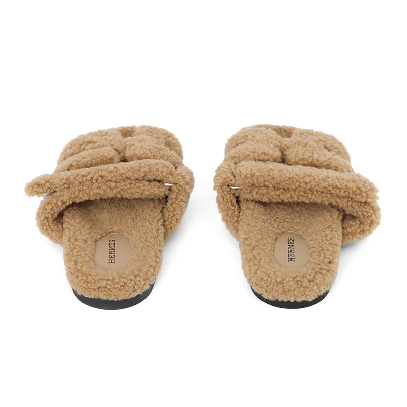 Hermes beige gobi chypre sandal in shearling 38 sale