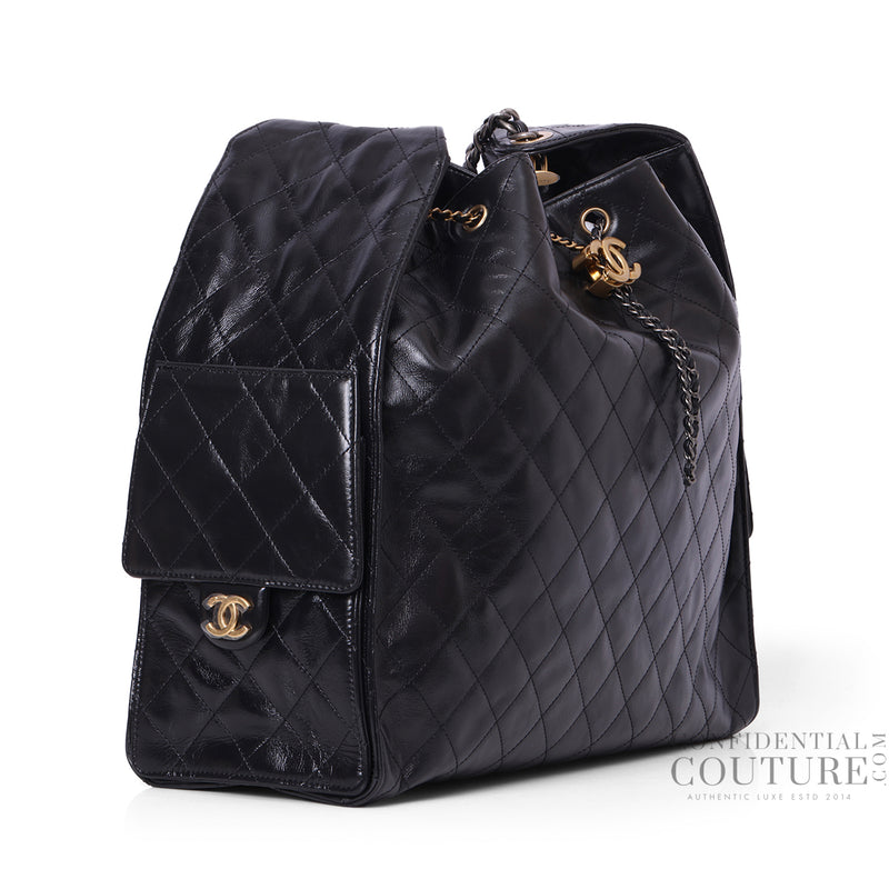 CHANEL 25 Small handbag Shiny Crumpled Calfskin, Gold-Tone & Ruthenium-Finish Metal black