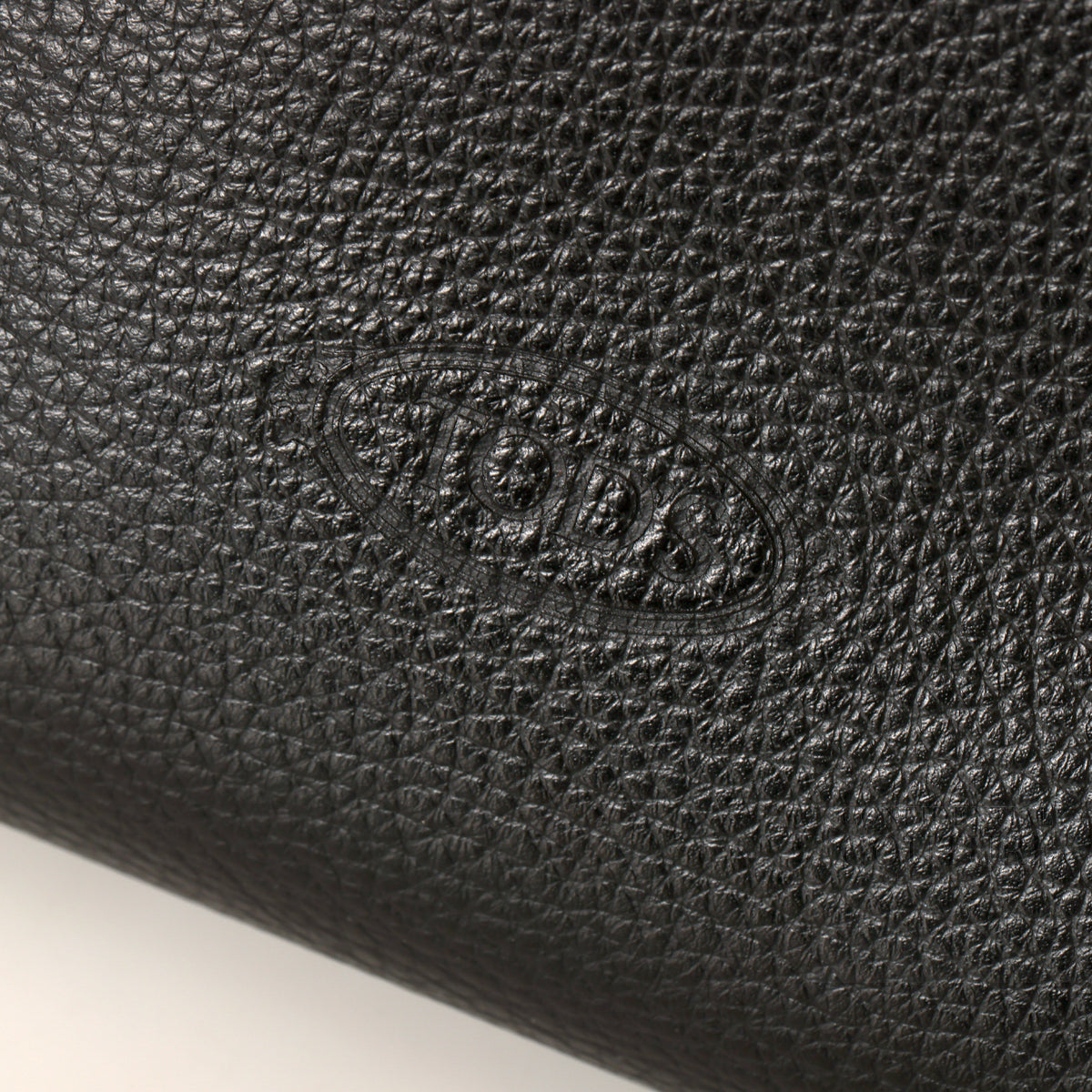 Women APA Black Medium Leather Tote Bag