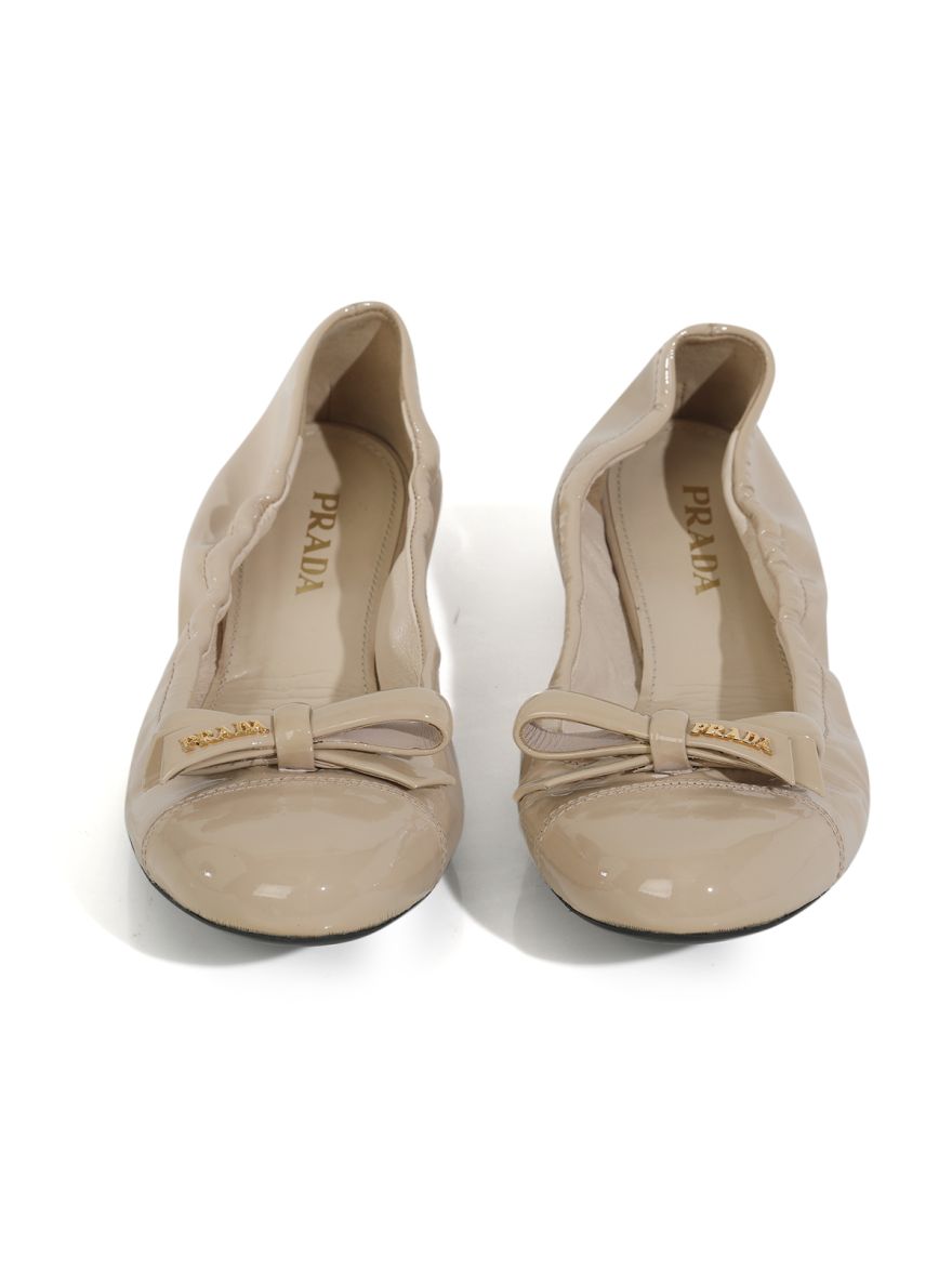 Beige patent leather Ballerinas