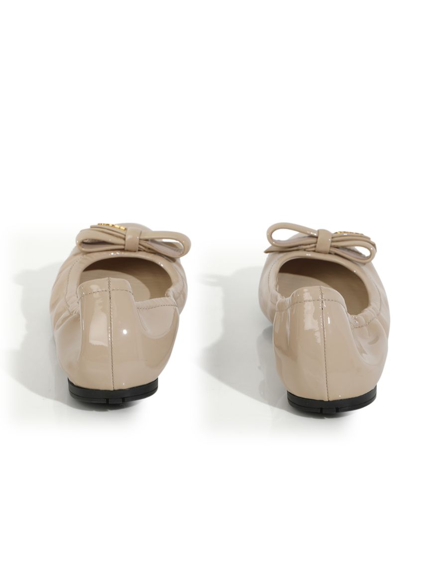 Beige patent leather Ballerinas