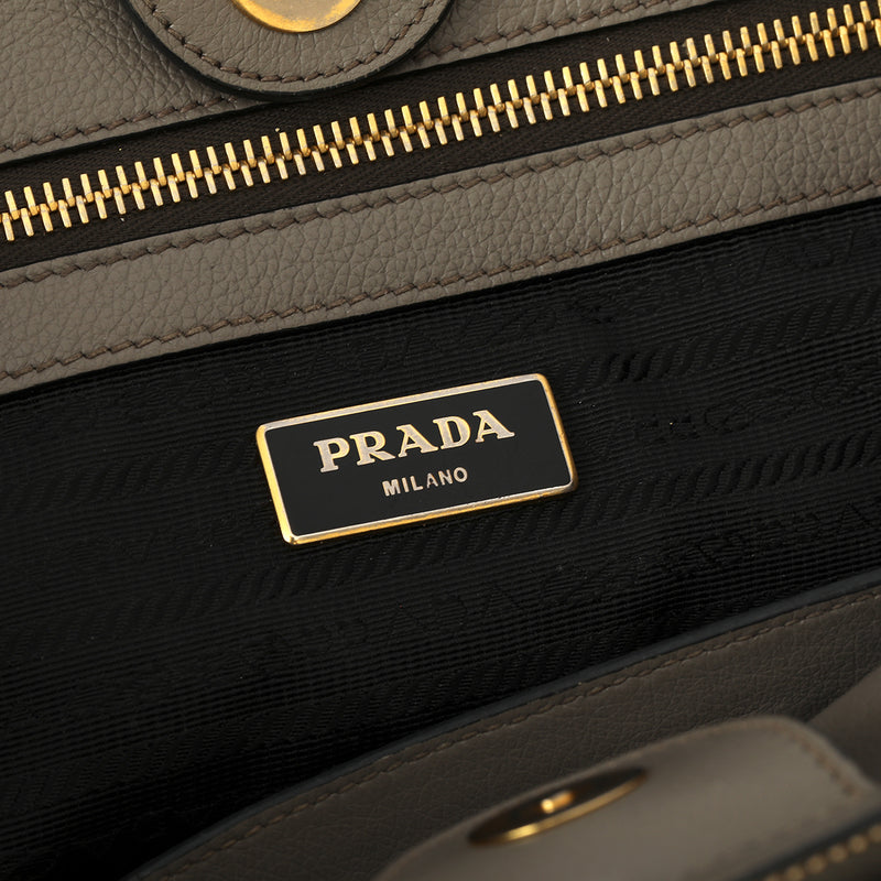 Pre loved prada small tote one size sale in india